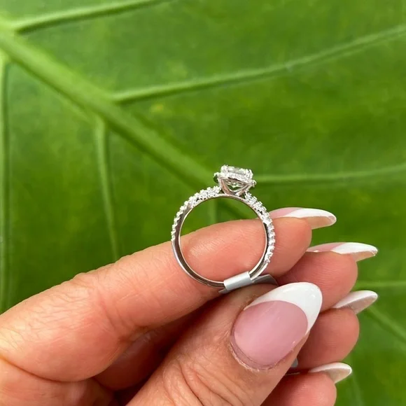 New 1ctRound cut Moissanite Engagement Ring 925 Sterling Silver basket setting